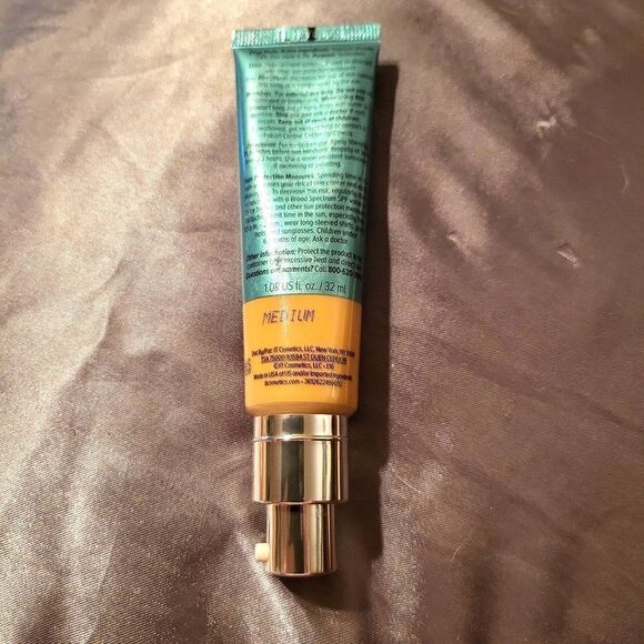 It cosmetics, Cc+ oil-free matte powerless finish full coverage cream+anti-aging - Picture 2 of 2